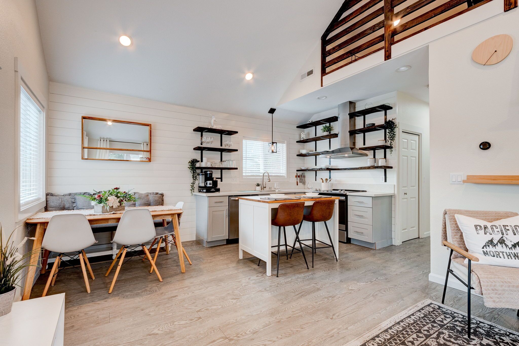 雪櫃、微波爐、焗爐、爐具