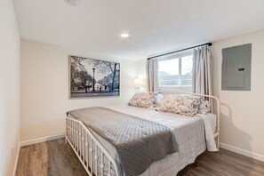 3 bedrooms, desk, iron/ironing board, travel cot