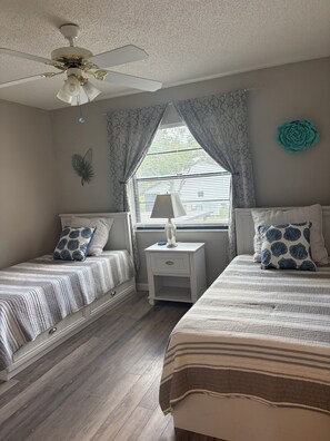 2 habitaciones, camas con efecto memoria y escritorio 