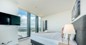 Two-Bedroom Two-Bathroom + Study Apartment with Harbour View