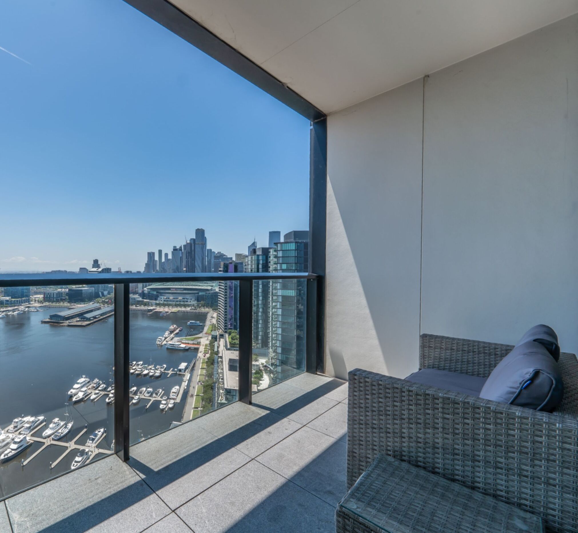 Top Floor 2 BR / 2 Lvls - Sub Penthouse | Balcony