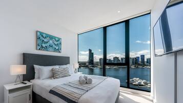 2 Bedroom 2 Bathroom Apartment with Stadium & Harbour Views | 2 bedrooms, individually decorated, individually furnished