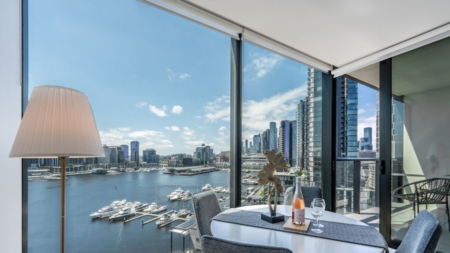 Melbourne Private Apartments - Collins Wharf Waterfront, Docklands