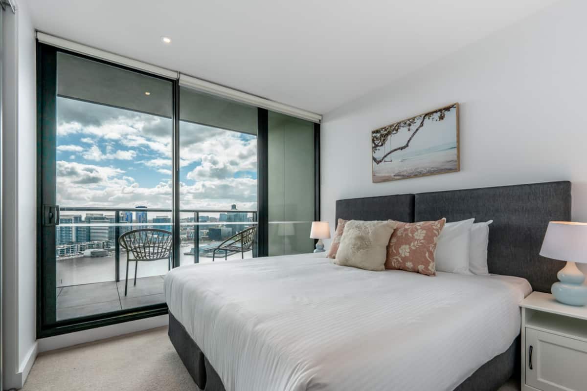 1 Bedroom Apartment + Study with Stadium & Harbour Views | 2 bedrooms, individually decorated, individually furnished