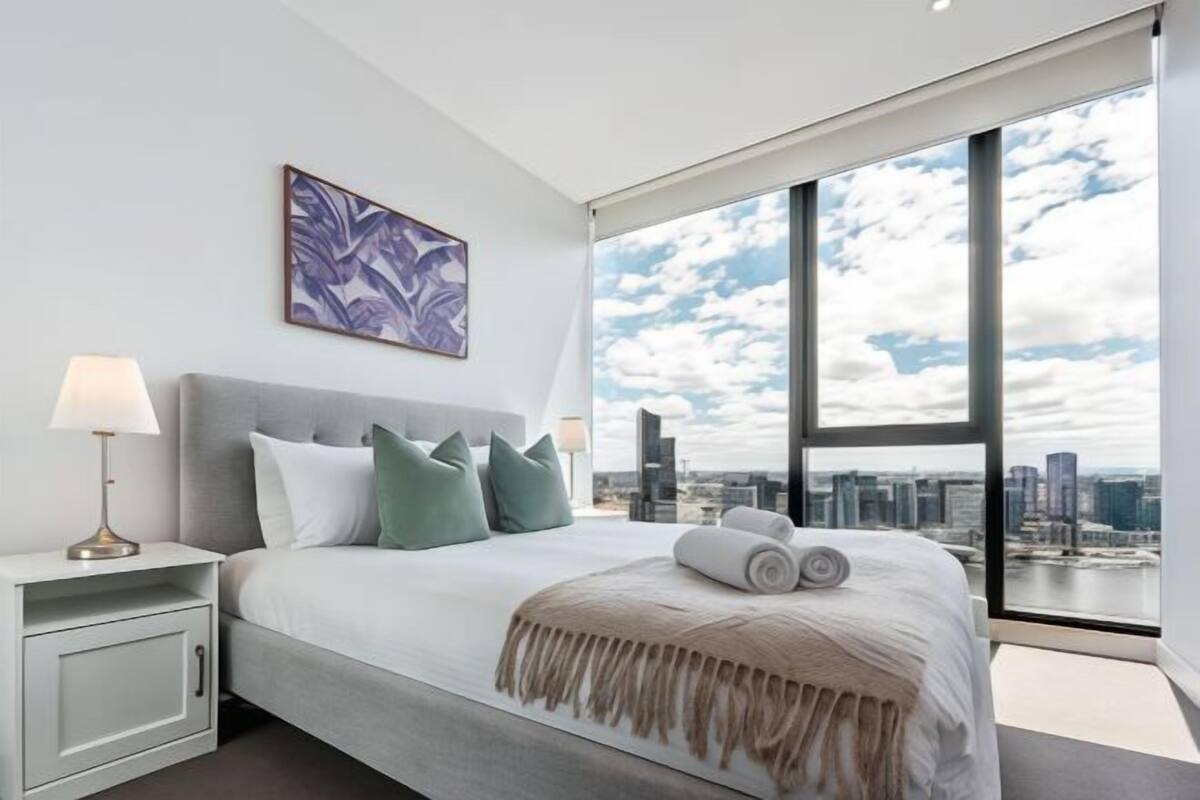 2 bedrooms, individually decorated, individually furnished