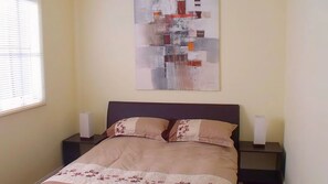 2 Schlafzimmer, Bügeleisen/Bügelbrett