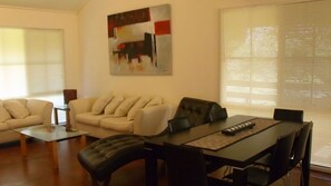 Interior - Emada Venus Bay - a stone's throw from cafes and shops inVenus Bay (Venus Bay)