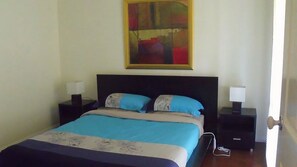 2 Schlafzimmer, Bügeleisen/Bügelbrett