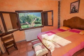 3 chambres, fer et planche Ă repasser, draps fournis