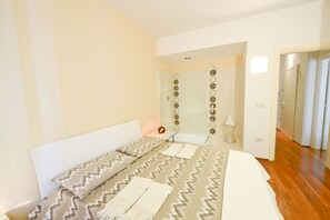 2 habitaciones, tabla de planchar con plancha y wifi gratis 