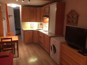 Fridge, microwave, dishwasher, coffee/tea maker