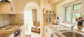 Spring Cottage - HW7734