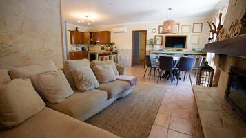 Een televisie en videogames