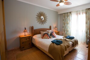 4 bedrooms, travel cot, free WiFi, bed sheets - Son Roig, idyllic place, in the Heart of Mallorca, near the beach and mountains (Maria de la Salut)