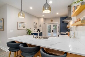 Fridge, microwave, oven, stovetop - Driftwood Retreat-Brand New 4 Bedroom Pool Home (St. Augustine)