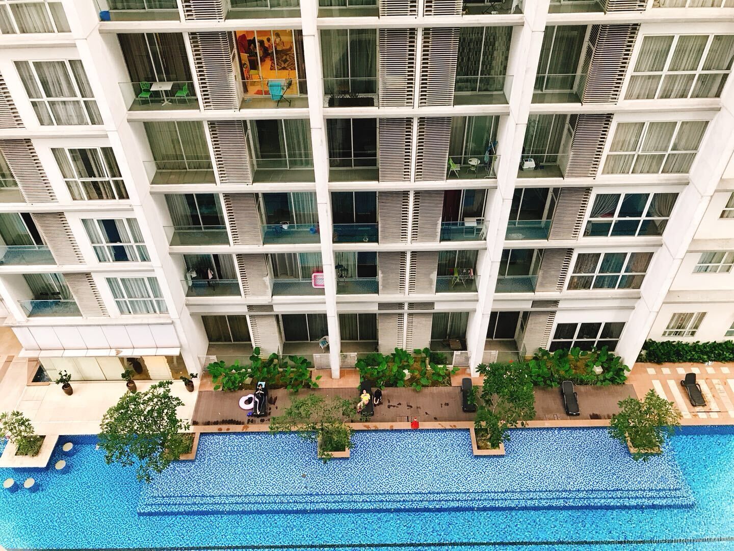 المنشأة من الخار ج