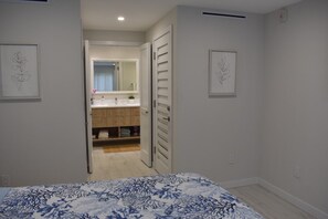 2 bedrooms, iron/ironing board, WiFi, bed sheets - Beautiful 2/2 Beachfront Condo-Capstan415 (Fort Pierce)