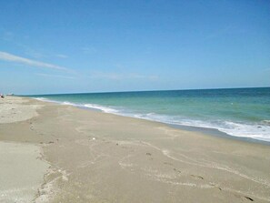 On the beach, sun loungers, beach towels - Beautiful 2/2 Beachfront Condo-Capstan415 (Fort Pierce)