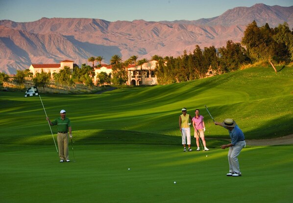 Golf - 2 Bedroom Villa on Great Property! (Palm Desert)