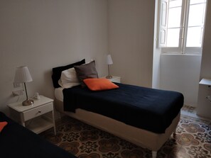 2 室のベッドルーム、アイロン / アイロン台、WiFi、ベッドシーツ