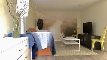 House, Multiple Beds, Non Smoking | 2 bedrooms, individually decorated, blackout drapes, iron/ironing board