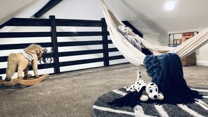 2 Schlafzimmer, Verdunkelungsvorhänge, Bügeleisen/Bügelbrett