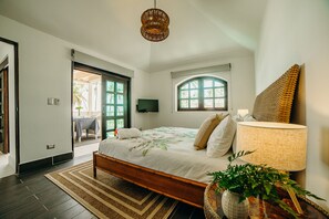 12 chambres, coffres-forts dans les chambres, fer et planche Ă repasser