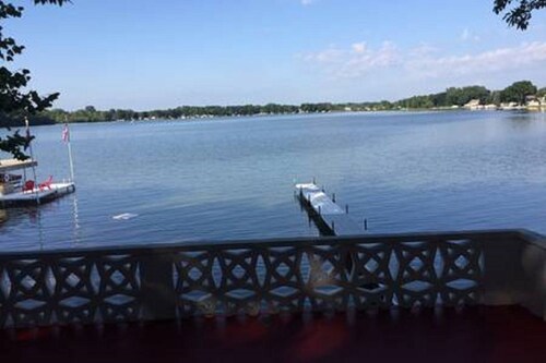 LAKE FRONT COTTAGE ON IYOPAWA ISLAND GOLF COURSE