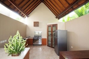 Refrigerador, microondas, horno y tostadora 