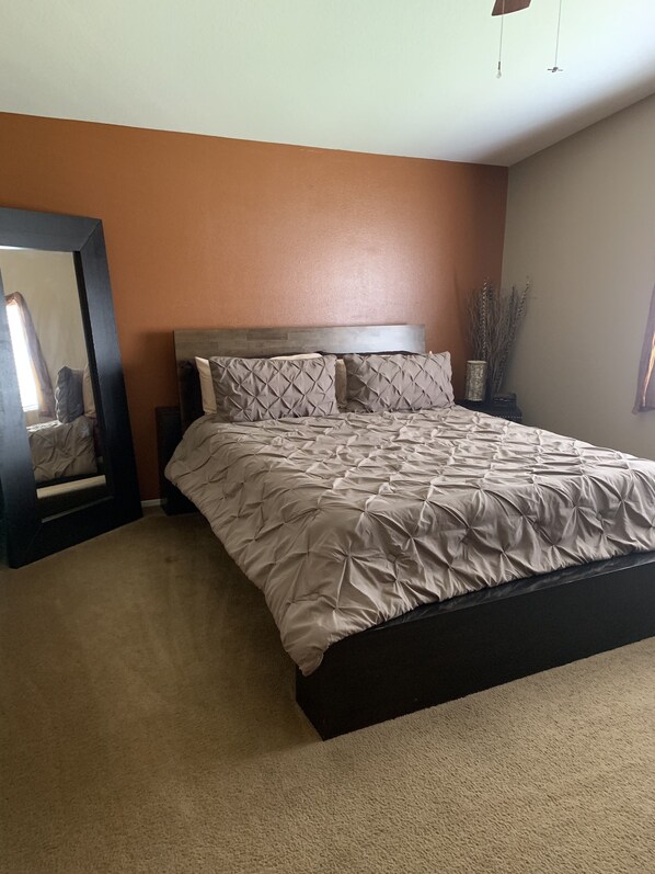 4 slaapkamers, een strijkplank/strijkijzer, wifi, beddengoed