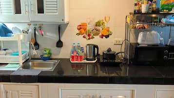 Fridge, microwave, stovetop, electric kettle