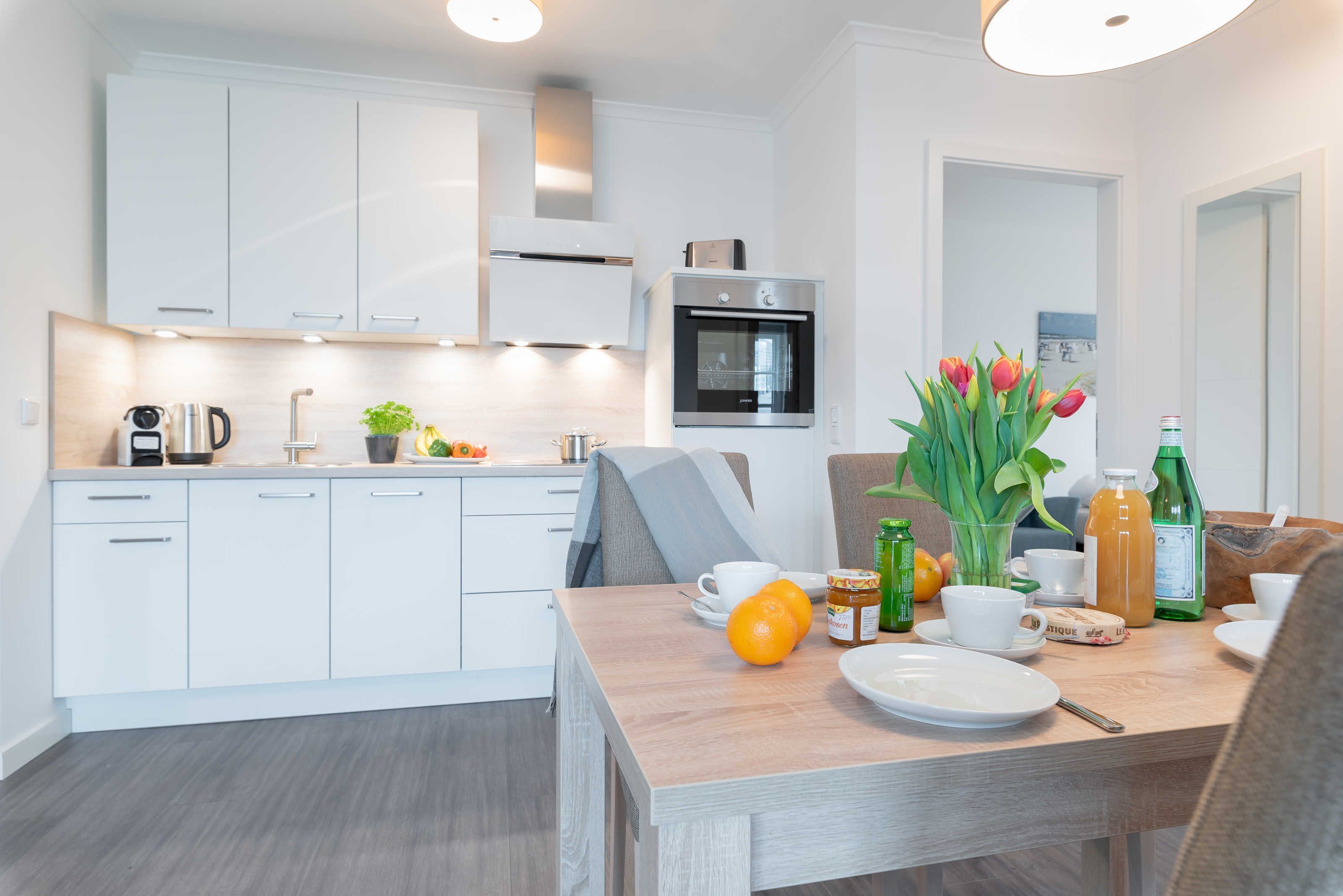 Fridge, oven, dishwasher, coffee/tea maker