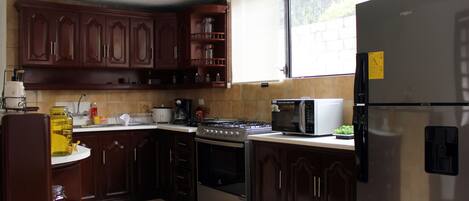 Fridge, microwave, oven, coffee/tea maker