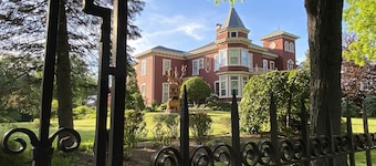 Big Red House - Lovely Historic Bangor Home