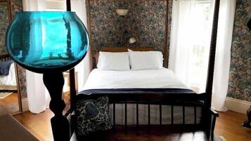 4 室のベッドルーム、デスク、アイロン / アイロン台、旅行用ベビーベッド