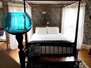 4 camere, una scrivania, ferro/asse da stiro, culla da viaggio