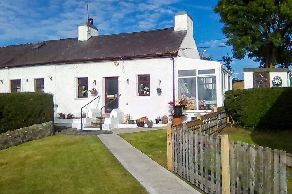 2 bedroom accommodation in Llanfachraeth, near Holyhead