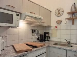 Køleskab, mikrobølgeovn, ovn