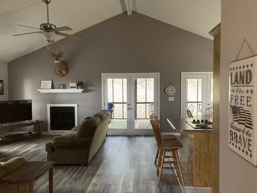 Mökit Brier Creekissä Nolin Lake State Park ja Mammoth Cave