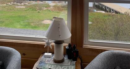 A Quaint Rustic Bungalow Overlooking The Fishing Village of Corea Harbor