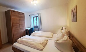 2 bedrooms, Internet, bed sheets