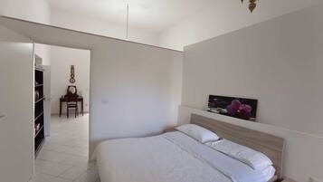 1 chambre, fer et planche Ă repasser, Wi-Fi gratuit, draps fournis