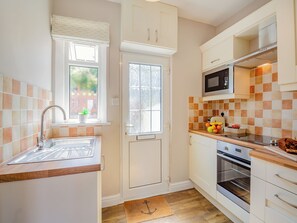 Dishwasher - 2 bedroom accommodation in Trefor, near Caernarfon (Trefor, near Caernarfon)