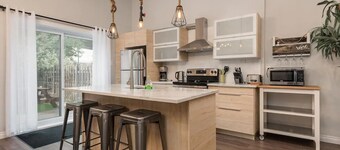 Tilava rivitalo, jossa on kattoterassi 4BR lähellä DT: tä