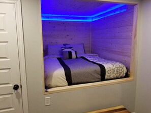 4 bedrooms, Internet, bed sheets