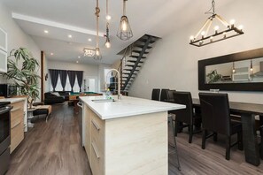 Interior - Spacious townhouse with rooftop deck 4BR near DT (Montreal)