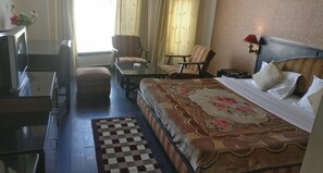 Blackout drapes, rollaway beds, free WiFi, bed sheets