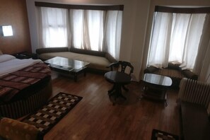 Blackout drapes, rollaway beds, free WiFi, bed sheets