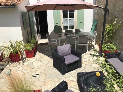 3-star listed house with south-facing courtyard in La noue