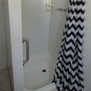 Combined shower/tub